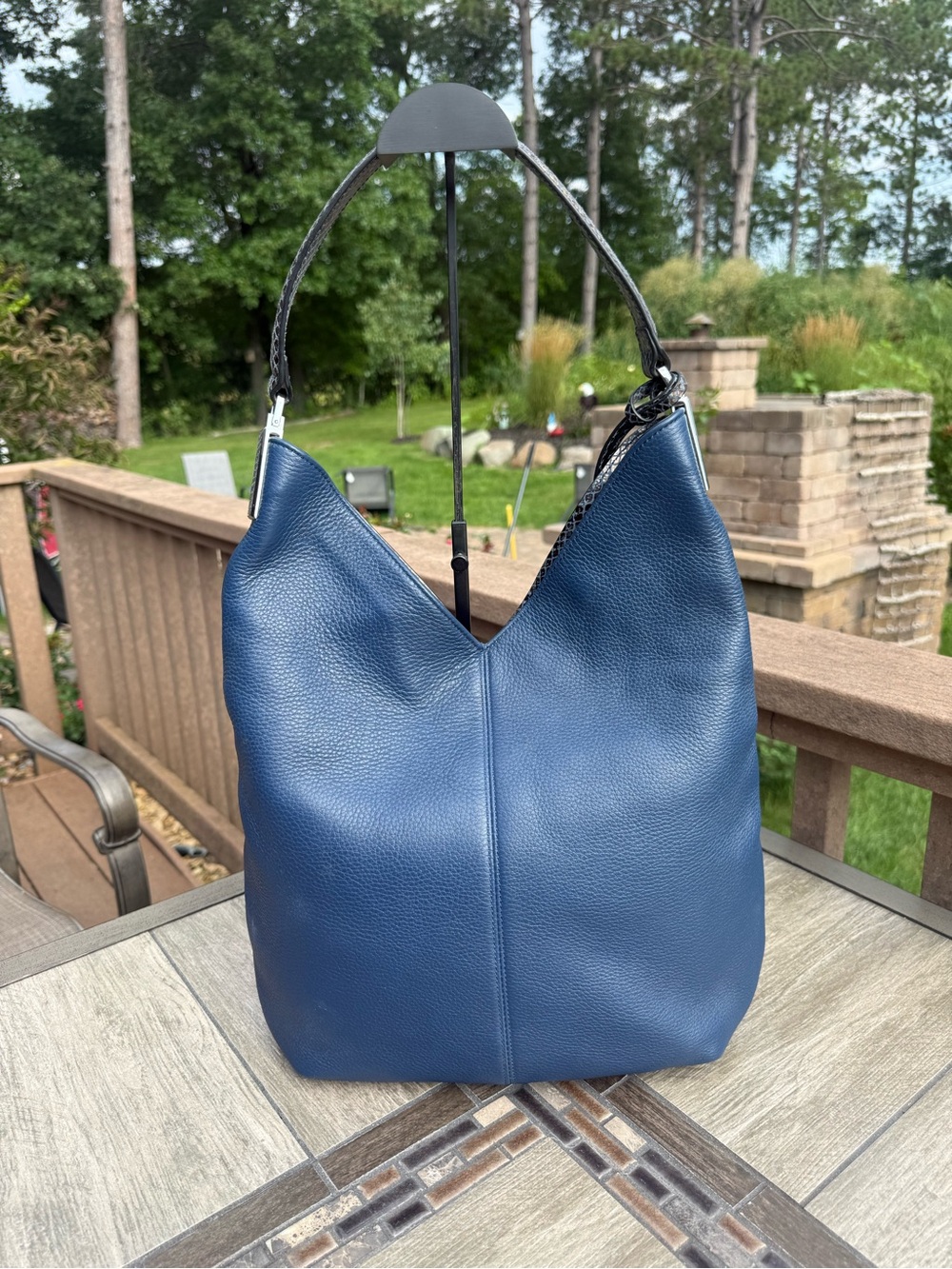 EUC G.I.L.I. (Got It Love It) pebbled leather slouchy hobo Blue bag - Picture 3 of 10
